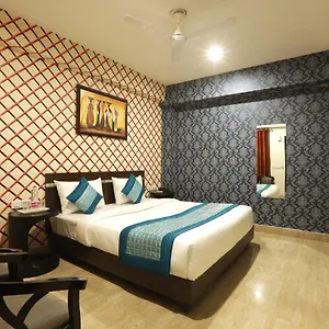 3* Hotel Ark Wood At Airport